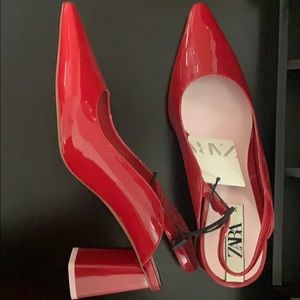 Zara heels comes with a bag and has a price tag